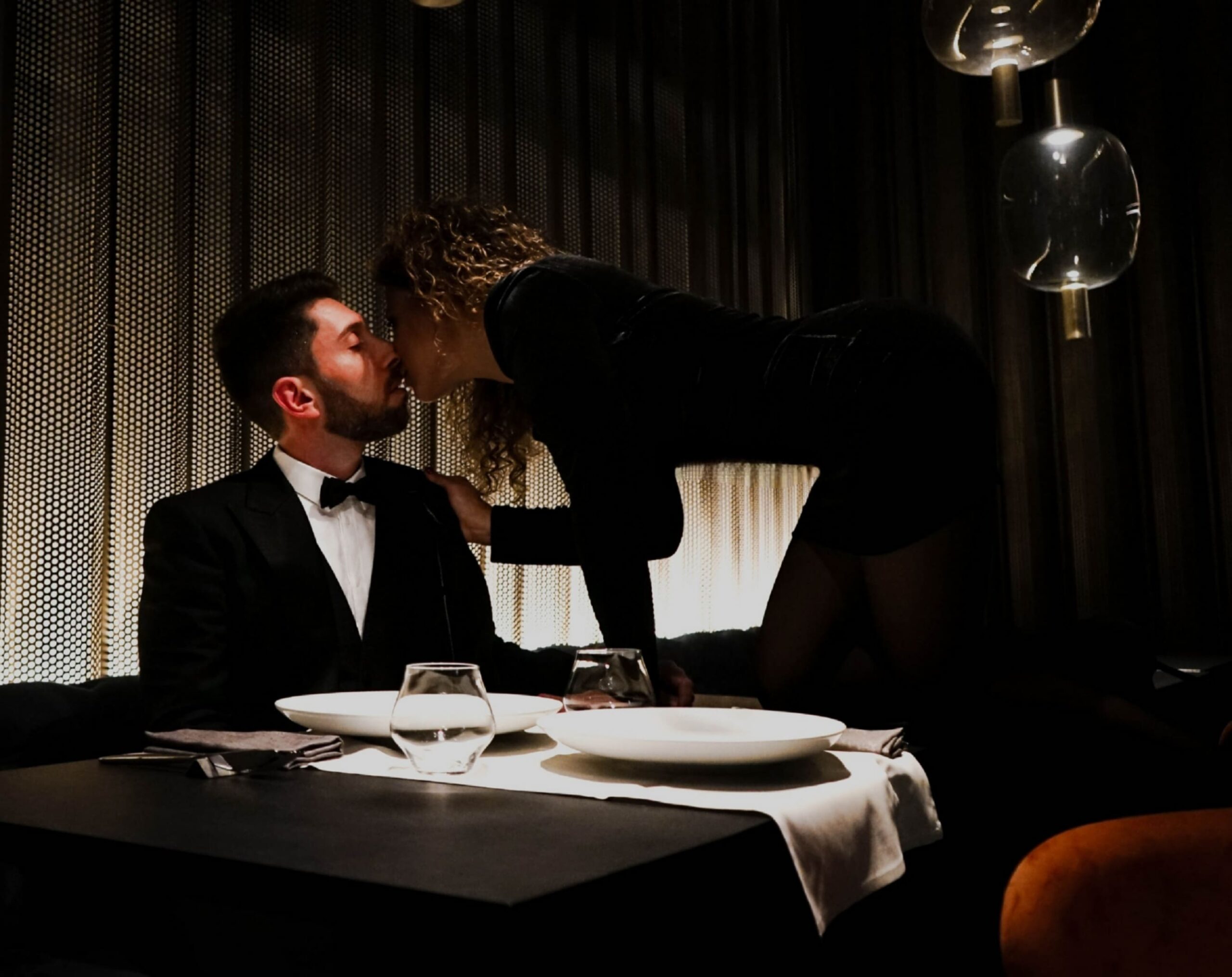 Giuseppe Gimondo gentleman come tenersi stretto uomo bacio cena