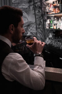 giuseppe gimondo gentleman beve rum bar